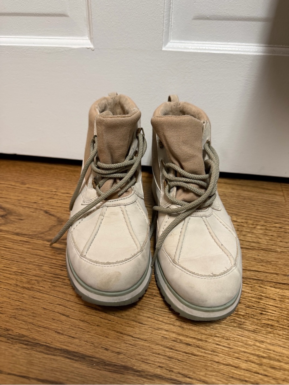 Vionic Women's Tan and White Lace-Up Winter Boots - Picture 2 of 5
